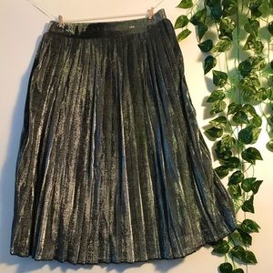 Metallic silver pleated skirt by Charlotte Russe